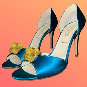 ‘SOMETHING BLEU’ TEAL SATIN PUMPS WITH GOLD DECORATION. SZ 8.5